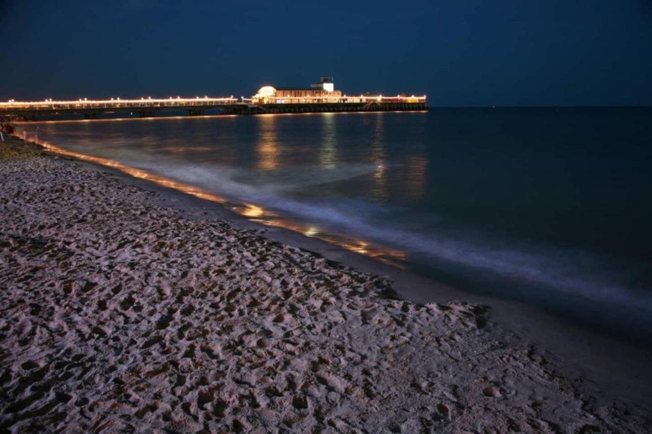 Flat-C, 4 Adults, 20 Mins To Beach, Netflix, Wifi, Sleeps 4 Adults 伯恩茅斯 外观 照片